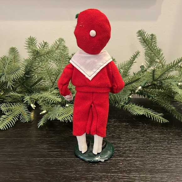 Byers’ Choice Caroler - Picture 4 of 7